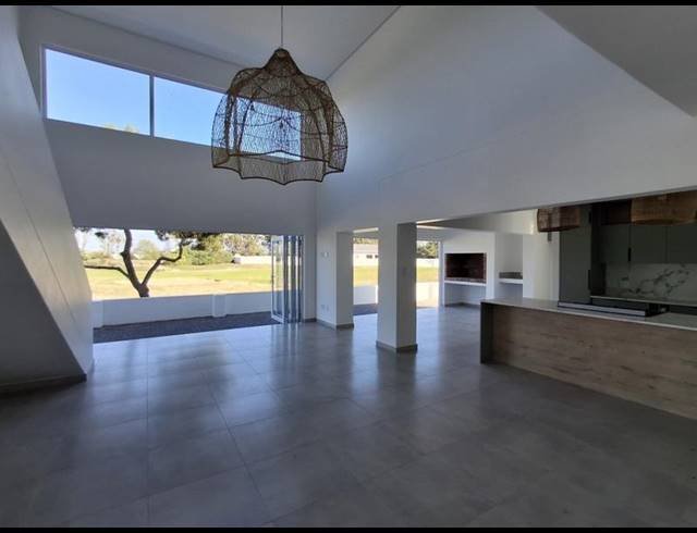 4 BEDROOM HOUSE FOR SALE IN SHELLEY POINT